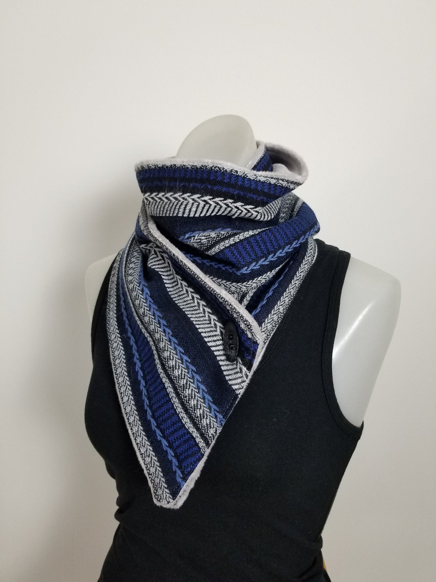 Braided Rayon Scarf: Unisex Blue Gray Minky Lined Snap Scarf __etsy:3415636146